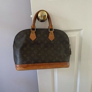 100% Authentic LOUIS VUITTON Monogram Alma PM Purse